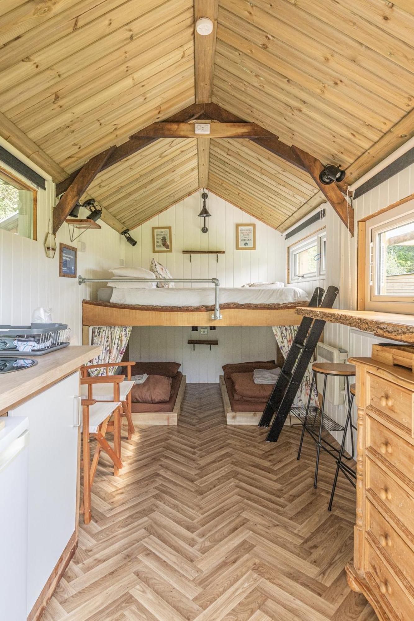 Dartmoor Reach Alpaca Farm Heated Cabins 5 Mins Drive To Dartmoor Bovey Tracey Bilik gambar